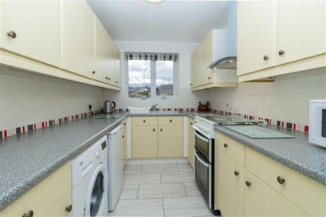 FITTED KITCHEN