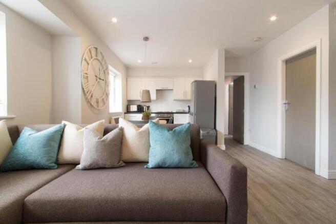 3 bed Flat to rent Image 8