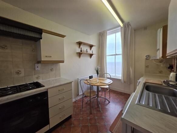 2 bed Apartment for sale Image 4