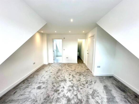 3 bed Town House for sale Image 12