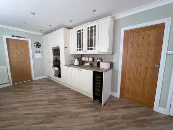 3 bed Detached for sale Image 8