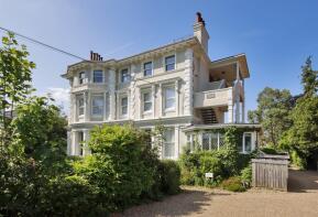 Flat 4, 2, Garden Road, Royal Tunbridge Wells TN1 2XL