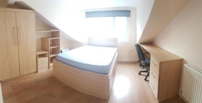 Bright, tidy double bedroom with a double bed, ...