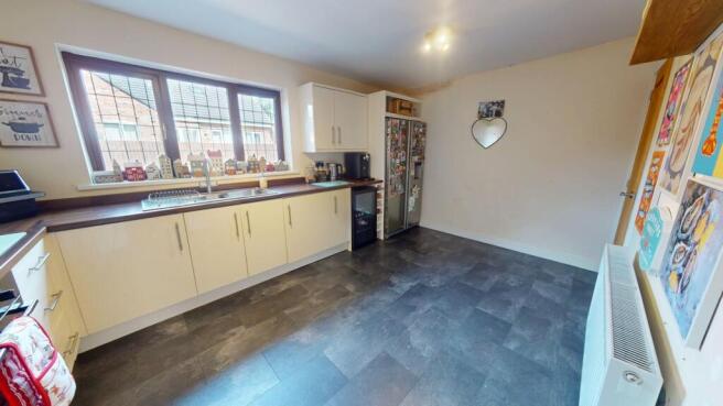 4 bed Detached for sale Image 7