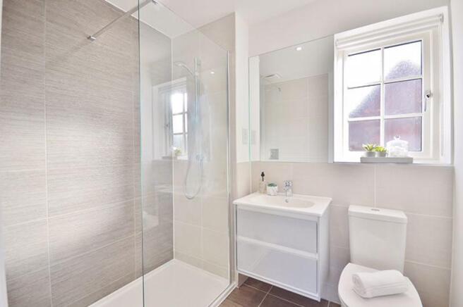 En-suite showe...