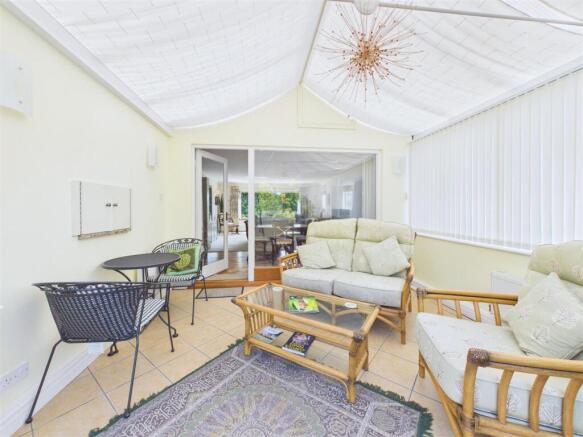 4 bed Detached for sale Image 11