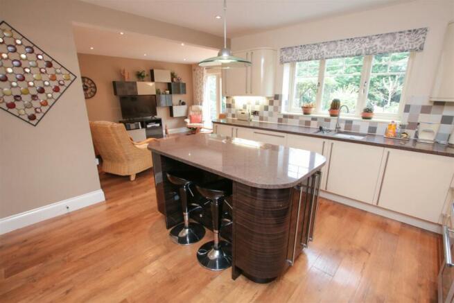 OPEN PLAN LIVING/ DINING/ KITCHEN