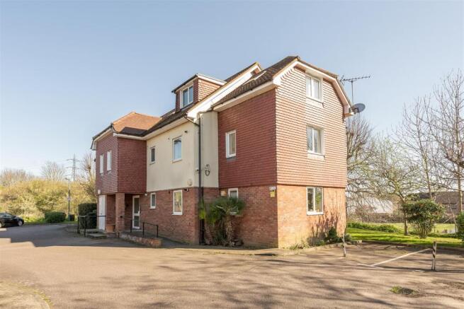 Lime Tree Close, E18