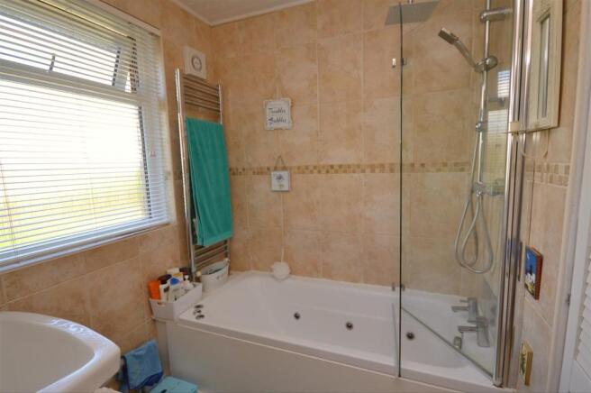 Bathroom - 2021-09-16T154213.577.jpg