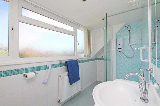 23BC - Shower room.jpg