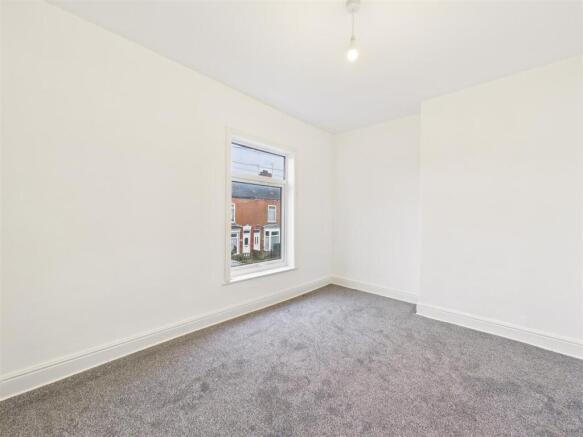 2 bed End of Terrace to rent Image 7