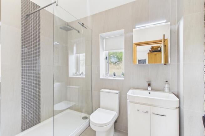 Knock out ensuite to bedroom 2