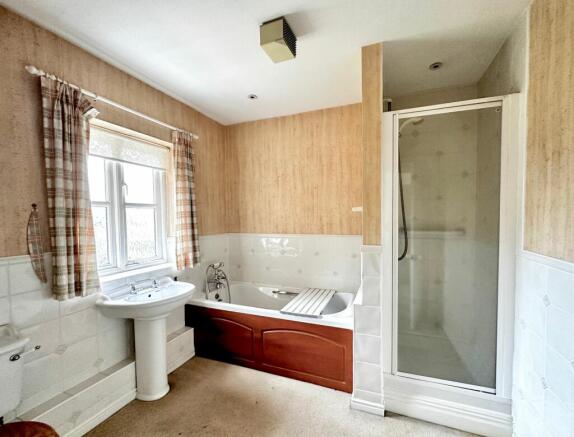 En-Suite Bathroom