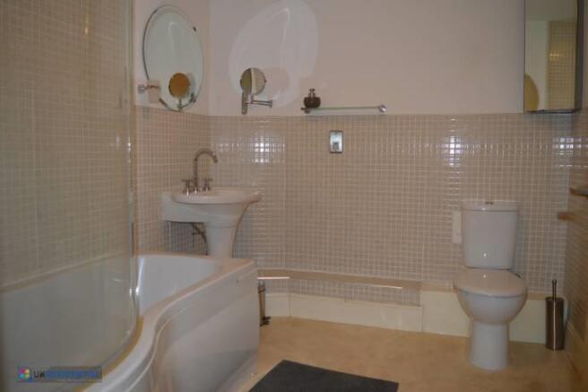 1 bed Flat to rent Image 4