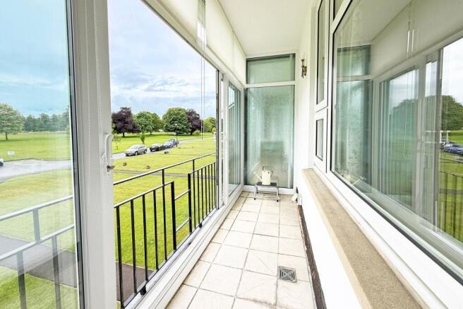 2 bed Flat for sale Image 5