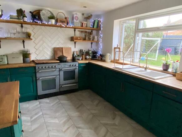 Kitchen photo two