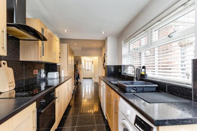 3 bed Terraced for sale Image 8