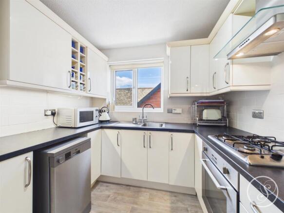2 bed Flat for sale Image 7