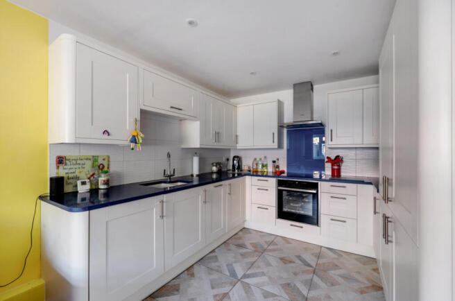 1290595-11-682c47...