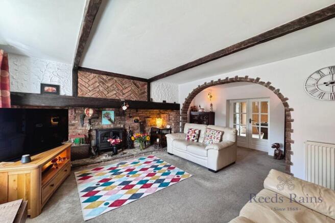 4 bed Detached for sale Image 10