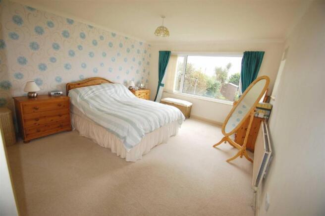 Bed 3.jpg