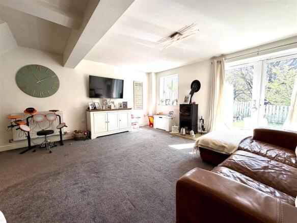 3 bed Town House for sale Image 6
