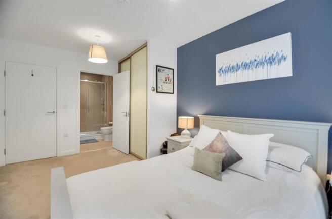 Bedroom 1_Pic_ (5).jpg