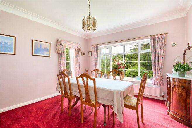 5 bed Detached for sale Image 7