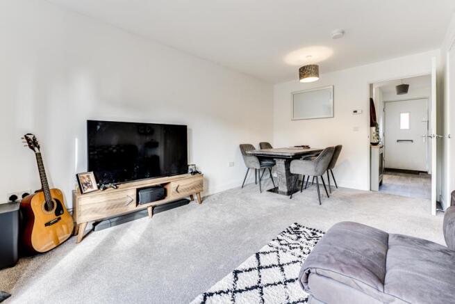 35 Taylor Drive, Barton Seagrave-8.jpg