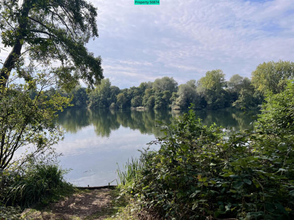 Sevenoaks Wildlife Reserve next to development