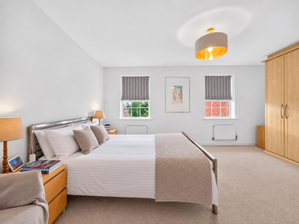 4 bed Town House for sale Image 11
