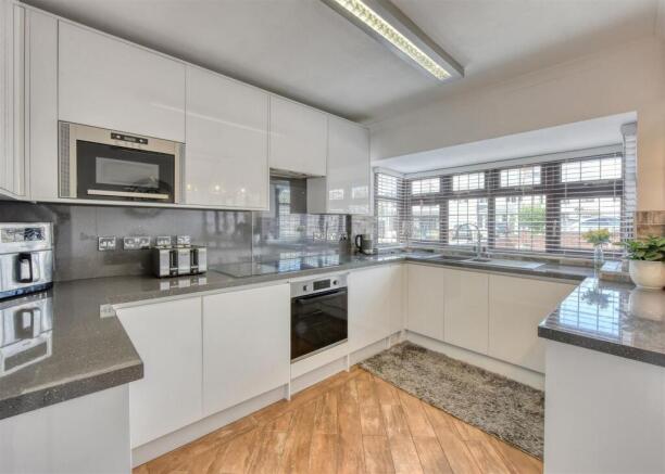 51 Sedgley Road-Kitchen (3).jpg