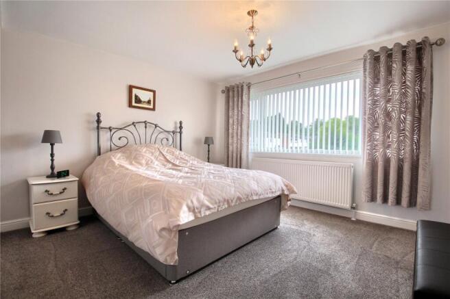 4 bed Semi-Detached for sale Image 11