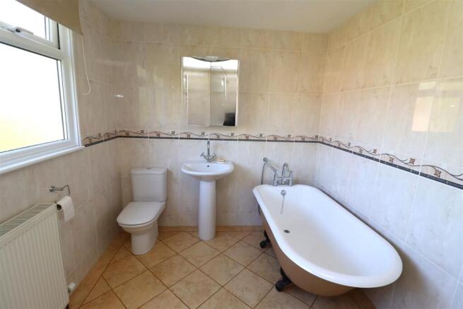 3 bed Detached for sale Image 8