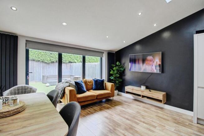 3 bed Semi-Detached for sale Image 3