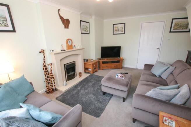 ATTRACTIVE LOUNGE