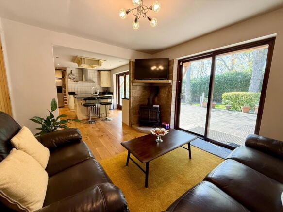 6 bed Detached for sale Image 7