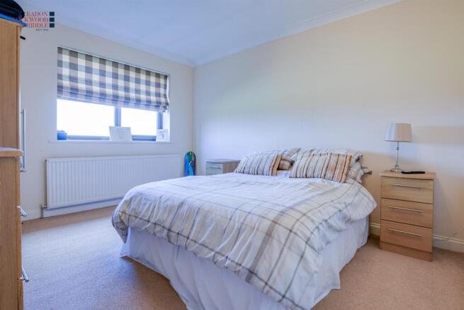 4 bed Detached for sale Image 9