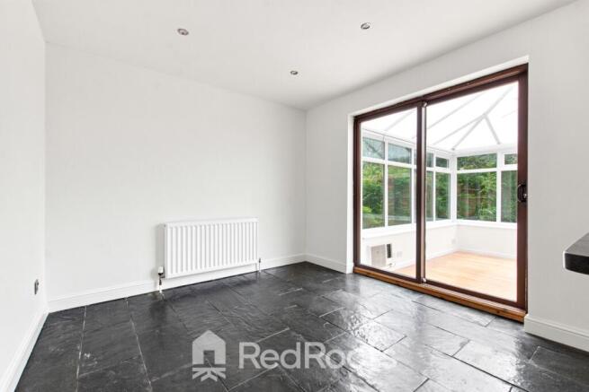 4 bed Detached to rent Image 9