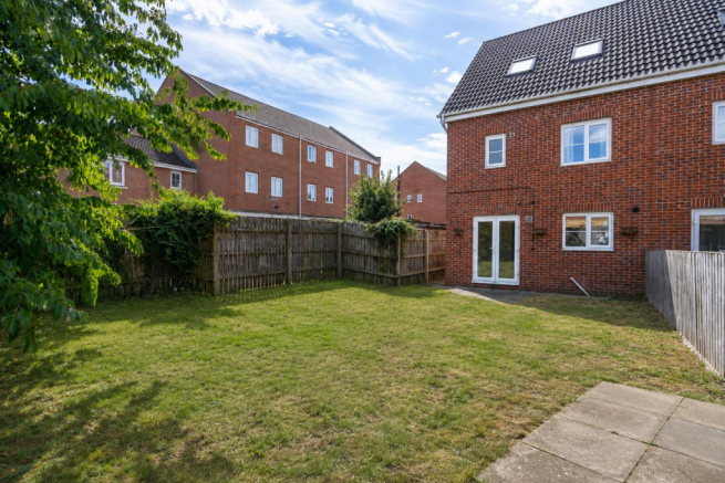 3 bed Town House to rent Image 4