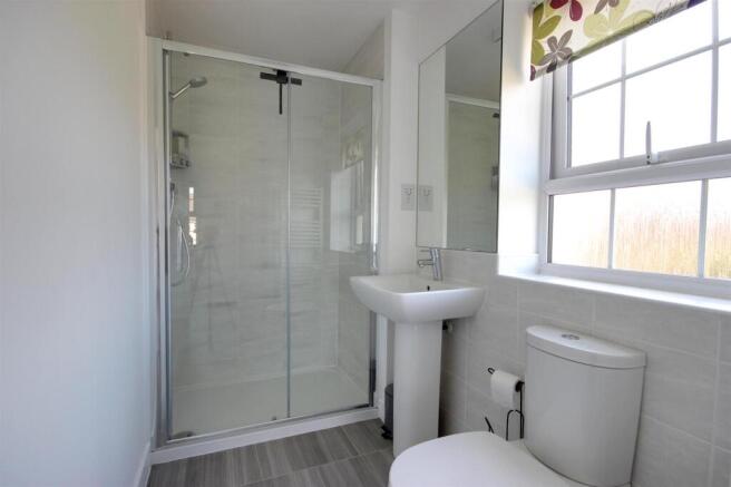 5 bed Detached for sale Image 12
