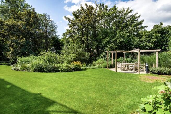 Caesars Place, Godalming, Surrey, GU7 photo 4