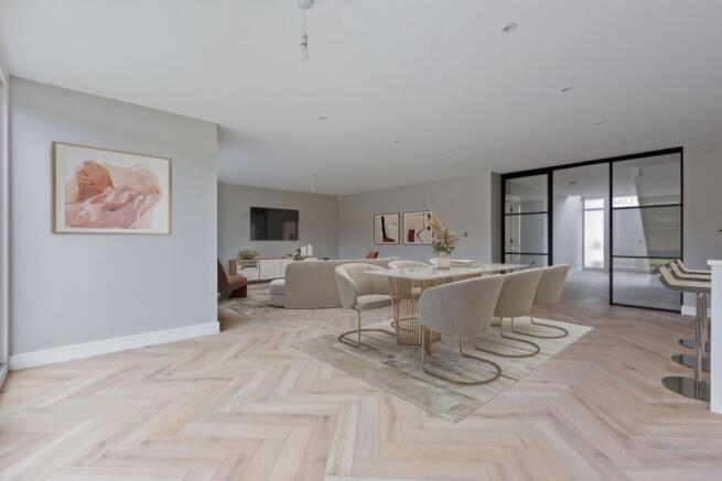4 bed Detached for sale Image 7