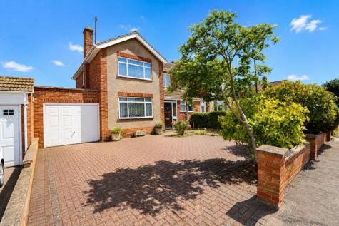 Lodge Road, Rushden, NN10