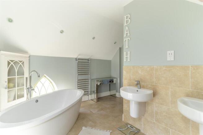 3 bed Detached for sale Image 10