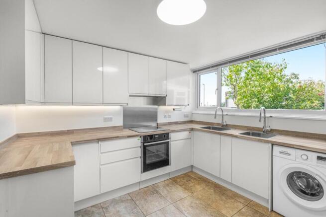 3 bed Terraced for sale Image 12
