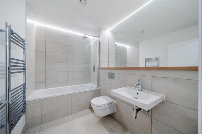 4 bed Town House to rent Image 7