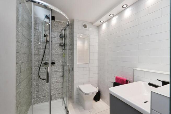 3 bed Apartment for sale Image 11