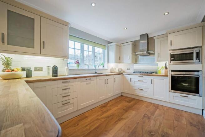 Kitchen / Dining Roo