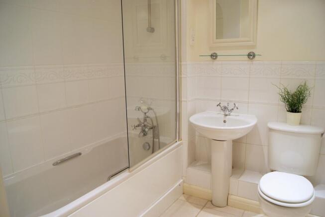 bathroom/ shower roo